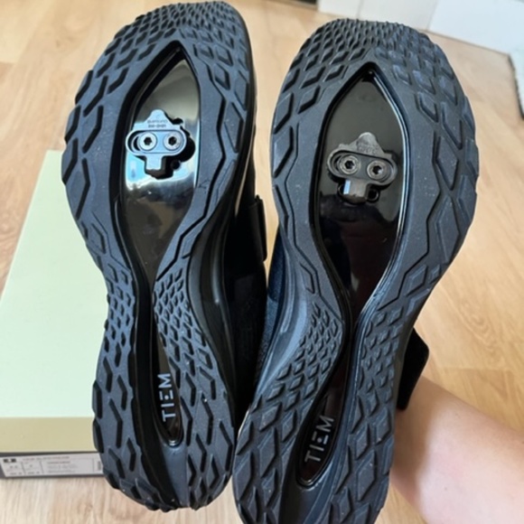 Tiem Slipstream Cycling Shoes, 9.5 W, All Black (Clips Included) - Picture 2 of 2